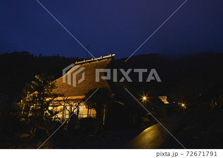 京都 美山町 冬 かやぶきの里ライトアップ 京都府南丹市の写真素材