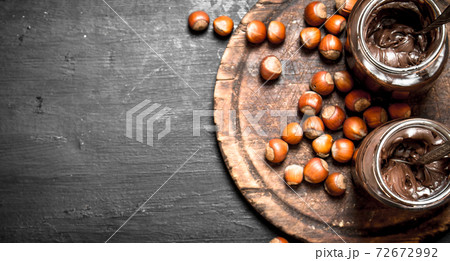 Chocolate butter with hazelnuts. 72672992