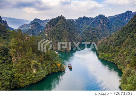 Amazing scenery of Baofeng lake and mountain in Zhangjiajie 72673855