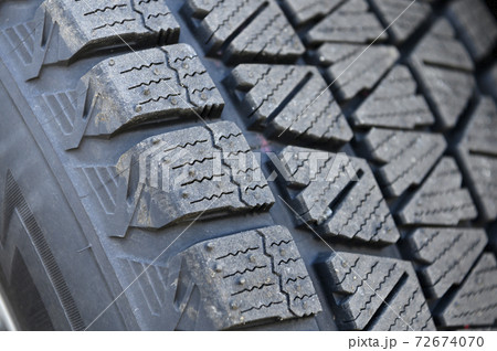 スタッドレスタイヤ（新品時のクローズアップ） 72674070
