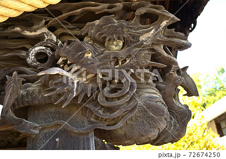 パワースポット　埼玉県行田市　前玉神社手水舎の龍 72674250