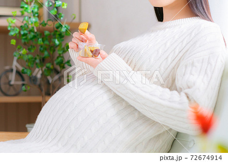 妊婦の間食　さつま芋　 72674914