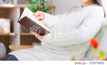 読書する妊婦 16:9 読書する妊婦 16:9 72674963