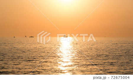 夕暮れ 72675004