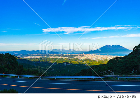 錫山展望台から見た鹿児島市の街並みと桜島 錫山展望台から見た鹿児島市の街並みと桜島 72676798