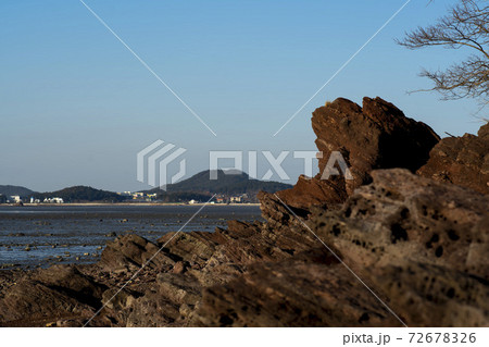 島 岩 石 72678326