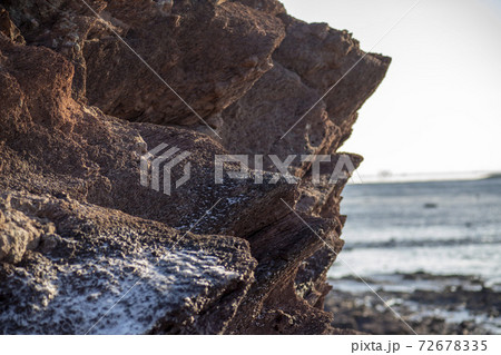 島 岩 石 72678335