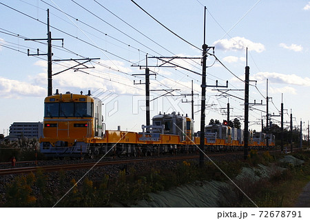 宇都宮線で試運転するキヤE195系(定尺レール輸送車) 宇都宮線で試運転するキヤE195系(定尺レール輸送車) 72678791
