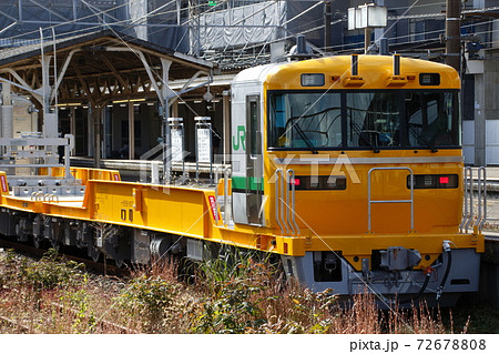 宇都宮線で試運転するキヤE195系（定尺レール輸送車） 72678808