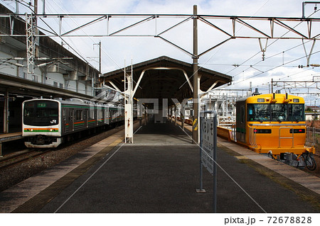 宇都宮線で試運転するキヤE195系(定尺レール輸送車) 宇都宮線で試運転するキヤE195系(定尺レール輸送車) 72678828