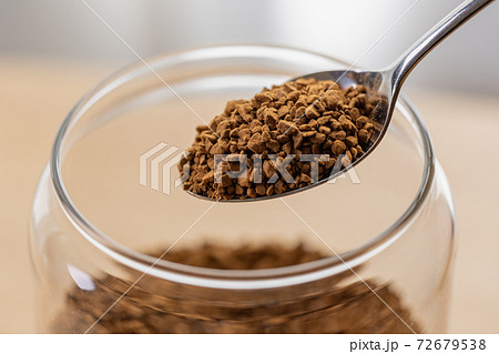 インスタントコーヒー／スプーン（アップ） 72679538