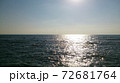 静岡県御前崎から眺めるサンロードが光輝く太平洋の海岸風景。 72681764