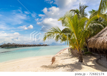 Tropical beach in the Maldives 72682174