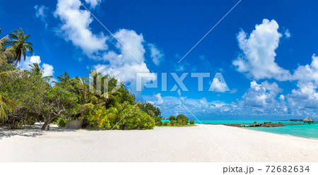 Tropical beach in the Maldives Tropical beach in the Maldives 72682634