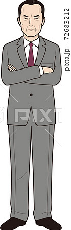 腕組みするシニアビジネスマン 72683212
