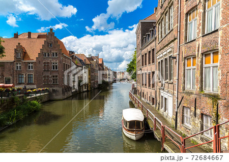 Canal in the old town in Gent 72684667