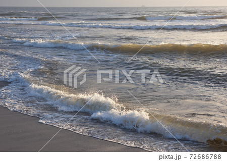 吹上浜に打ち寄せる波 吹上浜に打ち寄せる波 72686788