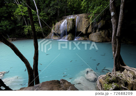 タイのエラワン国立公園の滝 タイのエラワン国立公園の滝 72688209