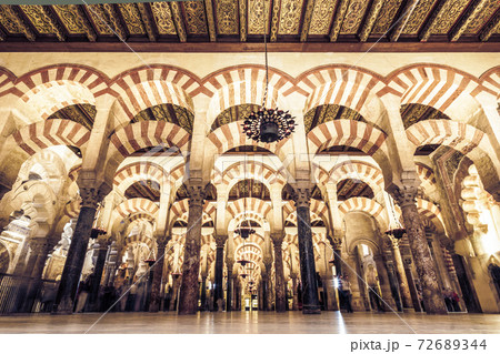 Interior of The Cathedral and former Great Mosque of Cordoba 72689344
