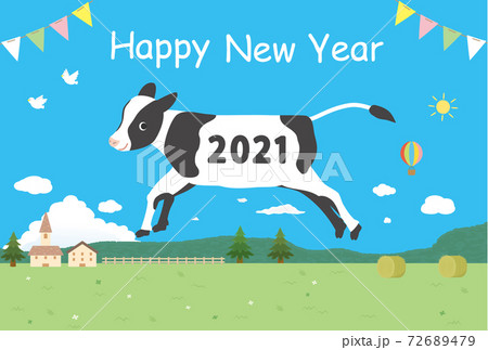 2021　丑年　年賀状　牧場とジャンプする牛 72689479