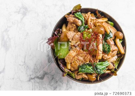 豚丼 72690373