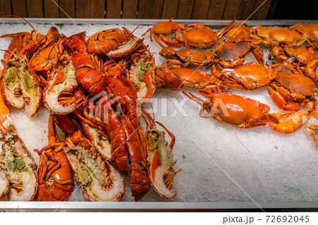 Cooked lobsters and crabs on ice board at seafood restaurant Cooked lobsters and crabs on ice board at seafood restaurant 72692045