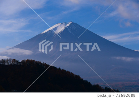 早朝の富士山 72692689