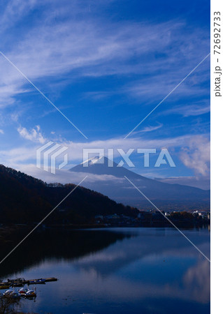 早朝の富士山 72692733