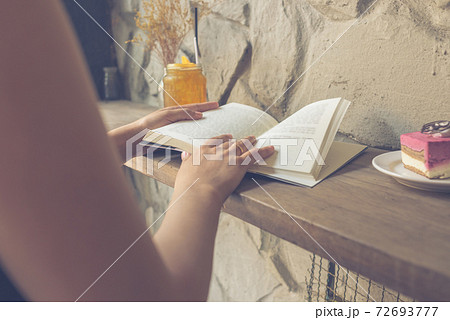 Young girl reading a book 72693777