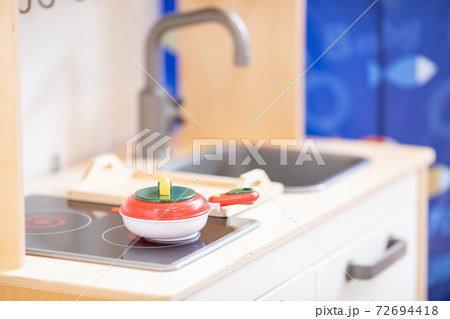 子供用おままごとキッチンの写真素材