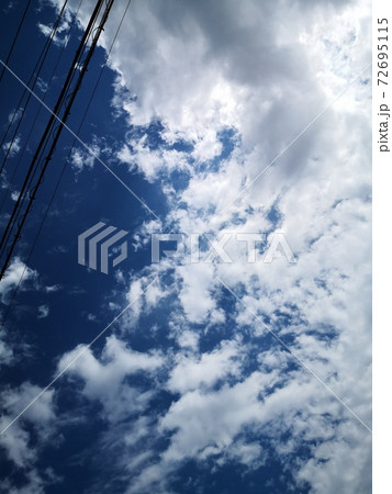 すいこまれそうな青空 72695115