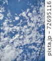 まだらな雲の青空 72695116
