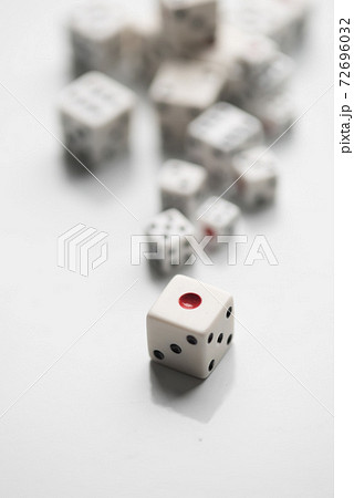 サイコロ 72696032