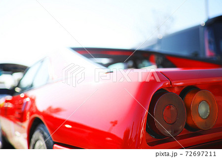 赤いイタリアのスポーツカーの写真素材