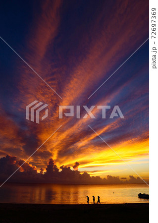 沖縄・西表島のマジックアワー 72697369