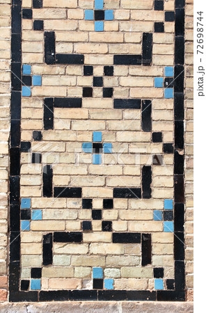Detail of traditional persian mosaic wall of Jameh Mosque, Qazvin, Iran 72698744
