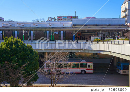 神奈川県川崎市のJR武蔵溝ノ口の駅前(北口)を見る 神奈川県川崎市のJR武蔵溝ノ口の駅前(北口)を見る 72698899