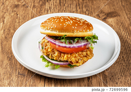チキンバーガー　Fried chicken burger 72699596