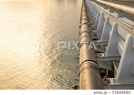 Pipe is installed along the bridge on the pipe support. Pipe is installed along the bridge on the pipe support. 72699680