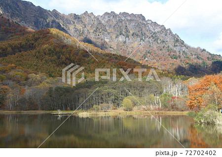 錦に染まる晩秋の戸隠山々 錦に染まる晩秋の戸隠山々 72702402