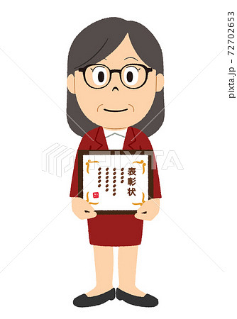 受賞した年配女性 72702653