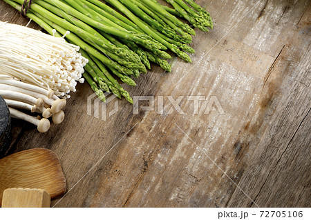 Group of fresh asparagus with golden needle mushroom 72705106