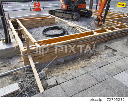 道路工事(歩道整備/地覆型枠工) 道路工事(歩道整備/地覆型枠工) 72705232