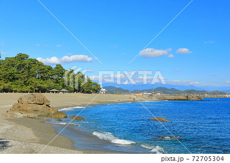 【高知県】快晴下の桂浜 72705304
