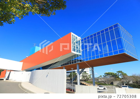 【高知県】快晴下の坂本龍馬記念館 72705308