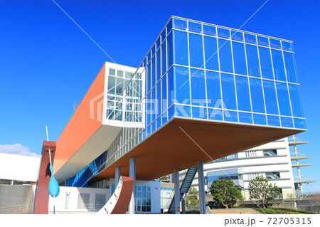 【高知県】快晴下の坂本龍馬記念館 72705315