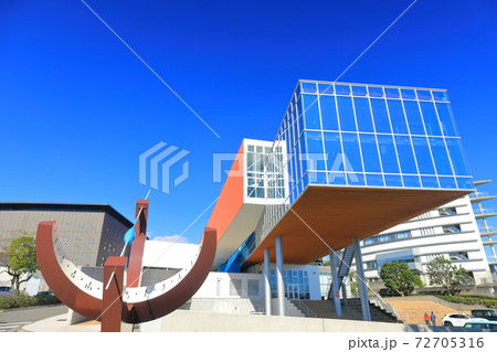 【高知県】快晴下の坂本龍馬記念館 72705316