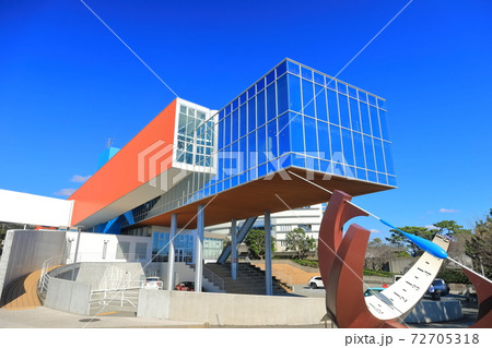 【高知県】快晴下の坂本龍馬記念館 72705318