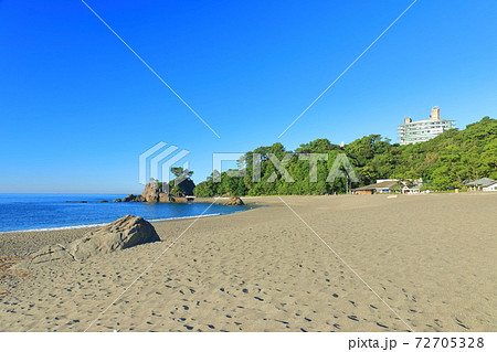 【高知県】快晴下の桂浜 72705328