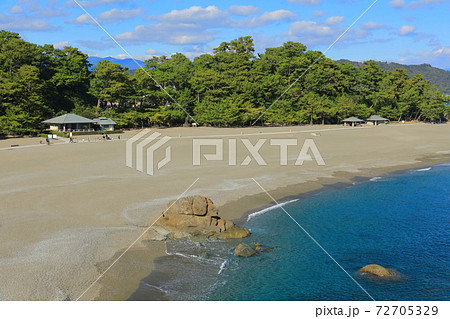 【高知県】快晴下の桂浜 【高知県】快晴下の桂浜 72705329